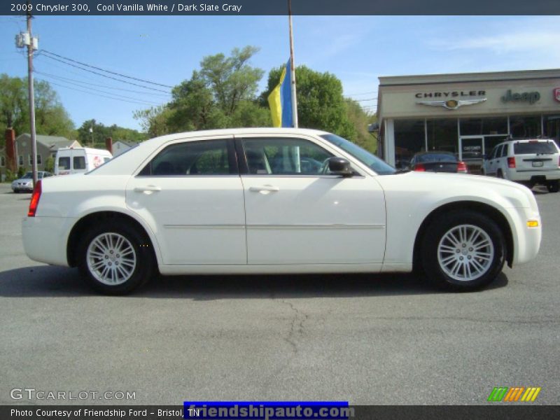 Cool Vanilla White / Dark Slate Gray 2009 Chrysler 300