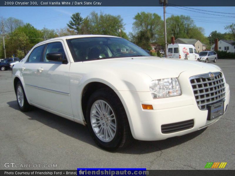 Cool Vanilla White / Dark Slate Gray 2009 Chrysler 300