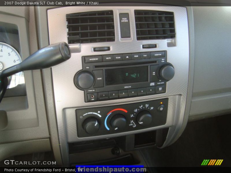 Bright White / Khaki 2007 Dodge Dakota SLT Club Cab