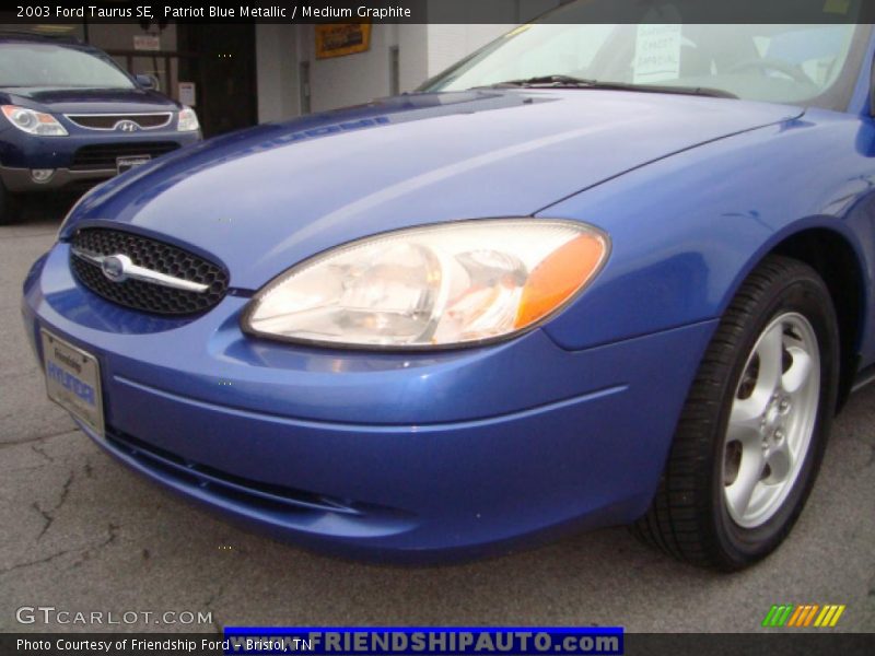 Patriot Blue Metallic / Medium Graphite 2003 Ford Taurus SE