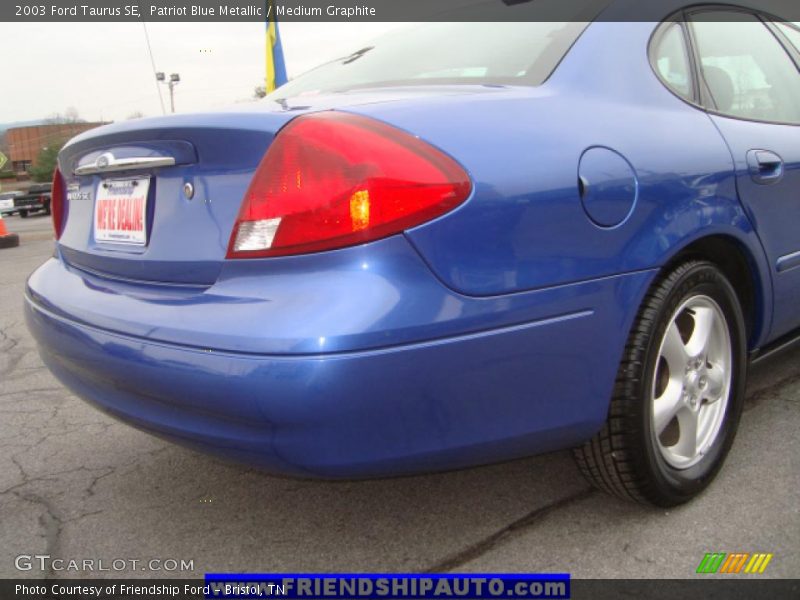 Patriot Blue Metallic / Medium Graphite 2003 Ford Taurus SE