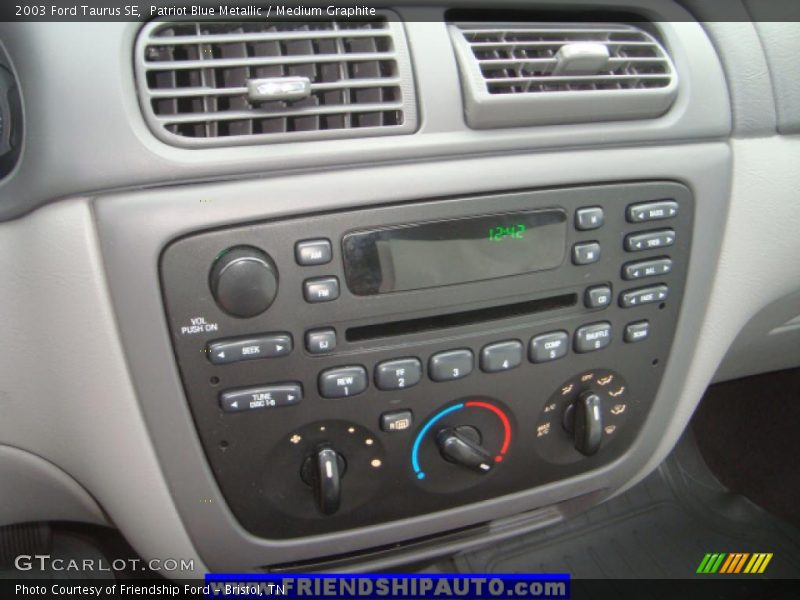 Patriot Blue Metallic / Medium Graphite 2003 Ford Taurus SE
