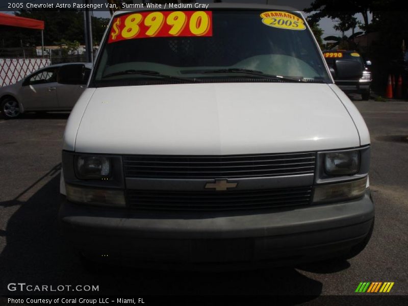 Summit White / Medium Gray 2005 Chevrolet Astro Passenger Van