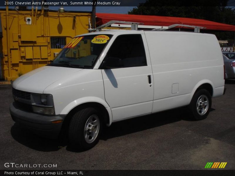 Summit White / Medium Gray 2005 Chevrolet Astro Passenger Van