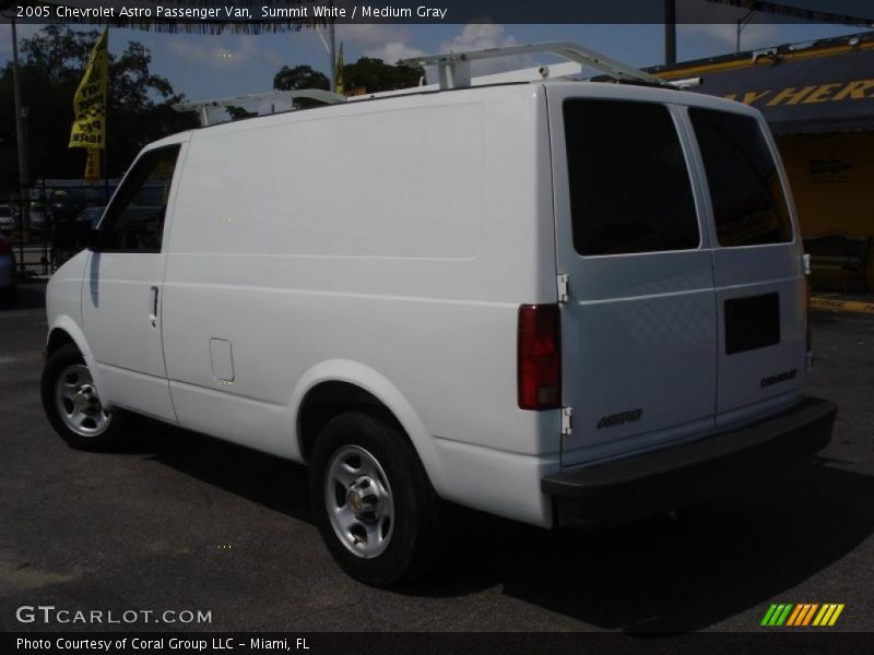 Summit White / Medium Gray 2005 Chevrolet Astro Passenger Van