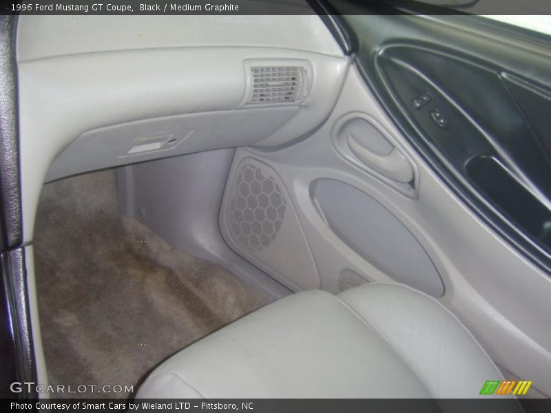 Black / Medium Graphite 1996 Ford Mustang GT Coupe