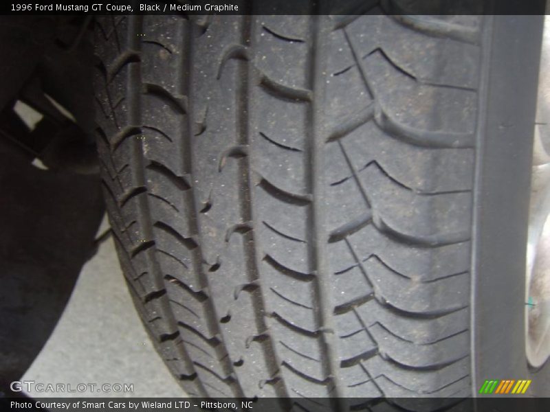 Black / Medium Graphite 1996 Ford Mustang GT Coupe