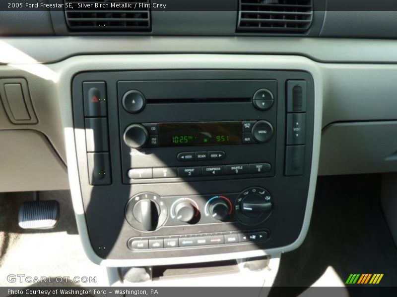 Silver Birch Metallic / Flint Grey 2005 Ford Freestar SE