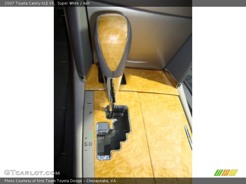 Super White / Ash 2007 Toyota Camry XLE V6