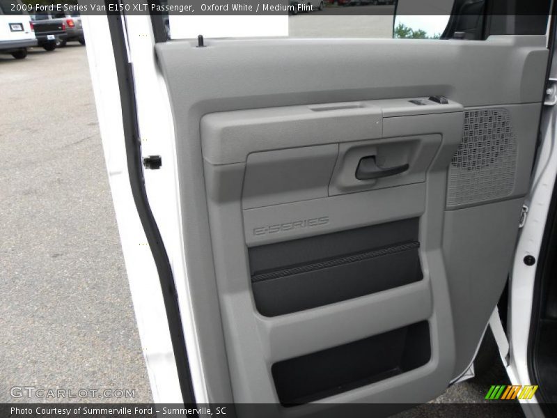 Oxford White / Medium Flint 2009 Ford E Series Van E150 XLT Passenger