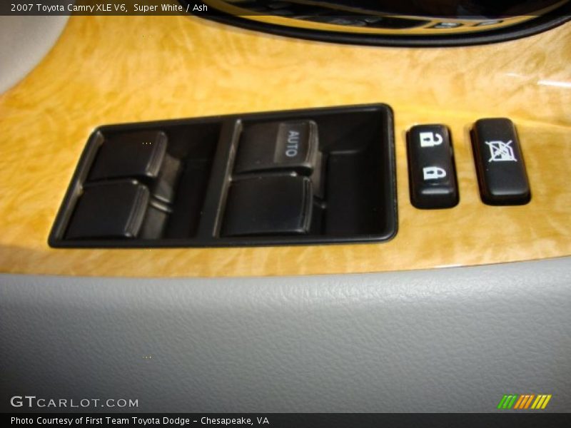 Super White / Ash 2007 Toyota Camry XLE V6