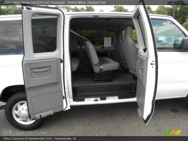 Oxford White / Medium Flint 2009 Ford E Series Van E150 XLT Passenger