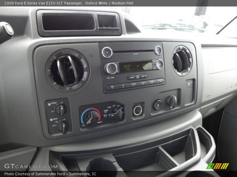 Oxford White / Medium Flint 2009 Ford E Series Van E150 XLT Passenger
