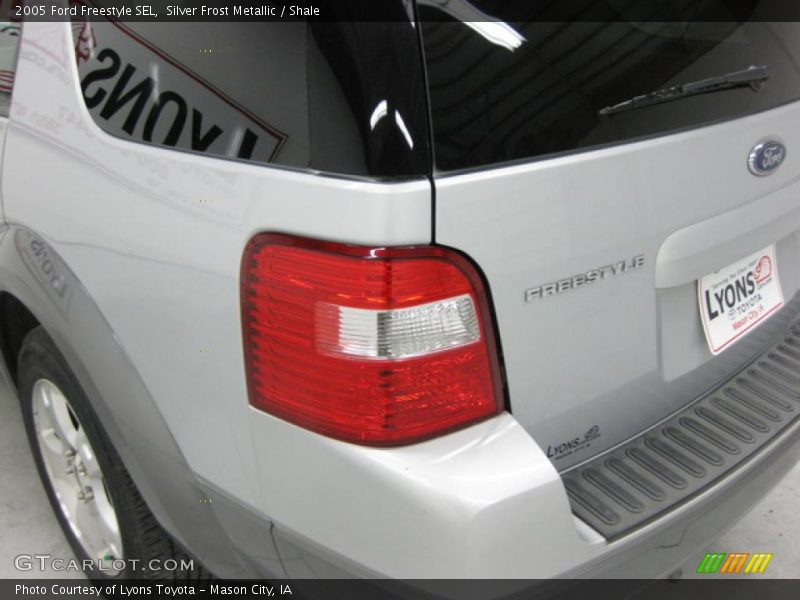 Silver Frost Metallic / Shale 2005 Ford Freestyle SEL