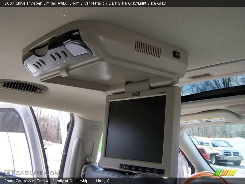 Bright Silver Metallic / Dark Slate Gray/Light Slate Gray 2007 Chrysler Aspen Limited 4WD