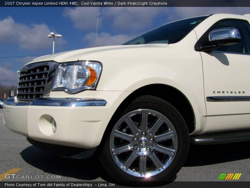 Cool Vanilla White / Dark Khaki/Light Graystone 2007 Chrysler Aspen Limited HEMI 4WD