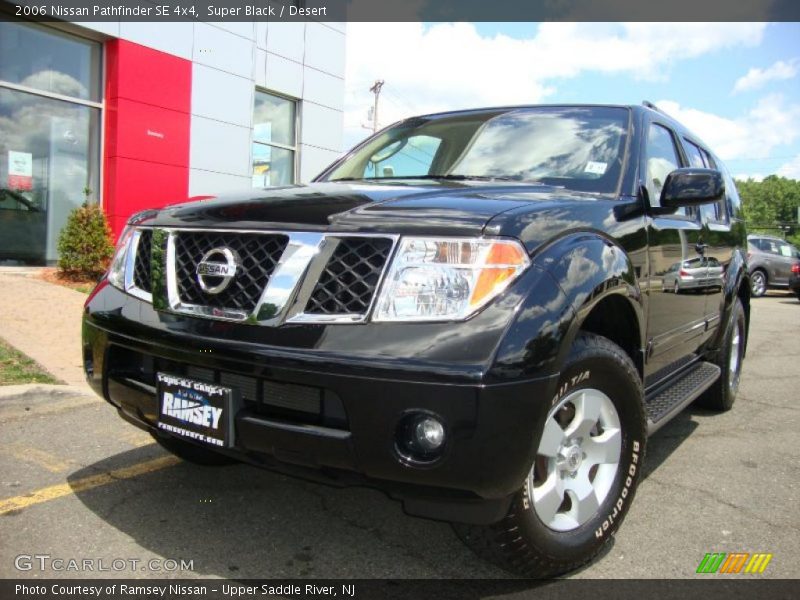 Super Black / Desert 2006 Nissan Pathfinder SE 4x4