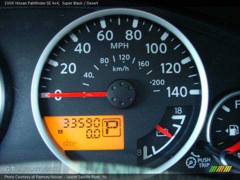Super Black / Desert 2006 Nissan Pathfinder SE 4x4