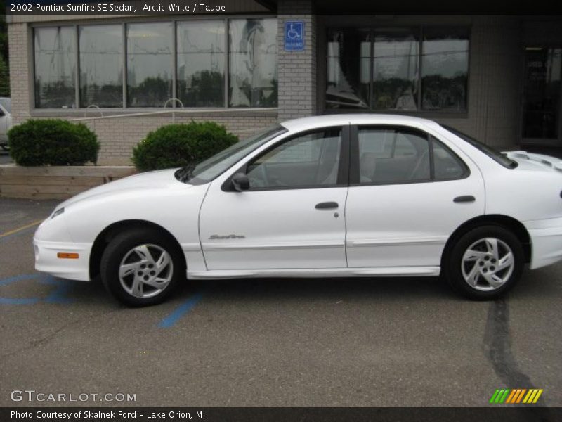 Arctic White / Taupe 2002 Pontiac Sunfire SE Sedan