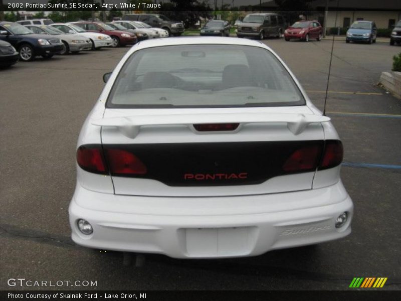 Arctic White / Taupe 2002 Pontiac Sunfire SE Sedan