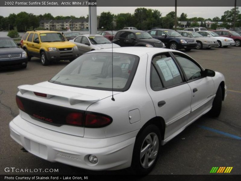 Arctic White / Taupe 2002 Pontiac Sunfire SE Sedan