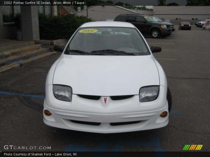 Arctic White / Taupe 2002 Pontiac Sunfire SE Sedan