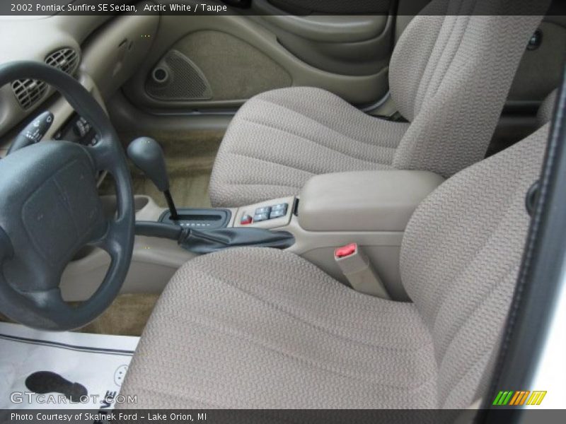 Arctic White / Taupe 2002 Pontiac Sunfire SE Sedan