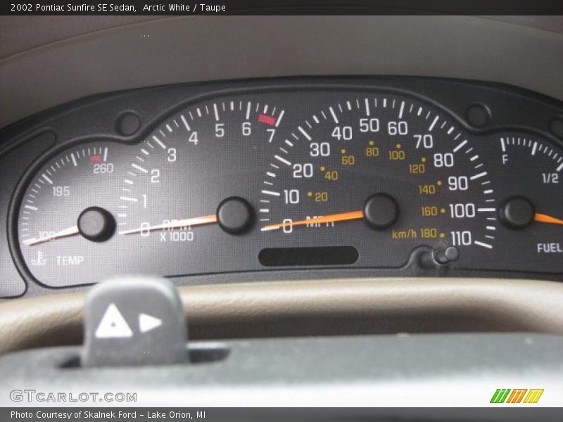 Arctic White / Taupe 2002 Pontiac Sunfire SE Sedan