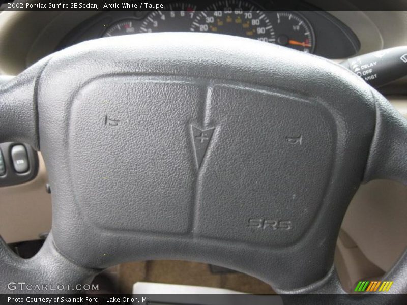 Arctic White / Taupe 2002 Pontiac Sunfire SE Sedan