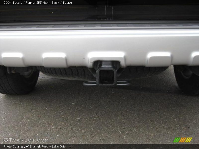 Black / Taupe 2004 Toyota 4Runner SR5 4x4