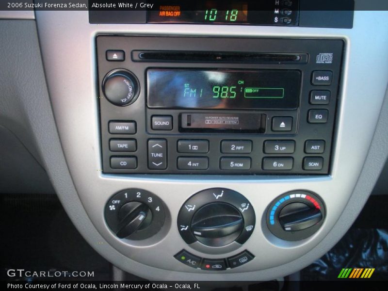 Absolute White / Grey 2006 Suzuki Forenza Sedan