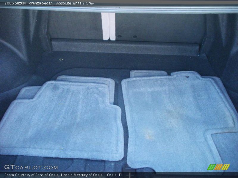 Absolute White / Grey 2006 Suzuki Forenza Sedan