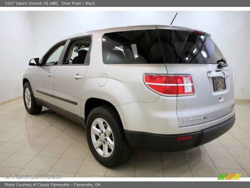 Silver Pearl / Black 2007 Saturn Outlook XE AWD