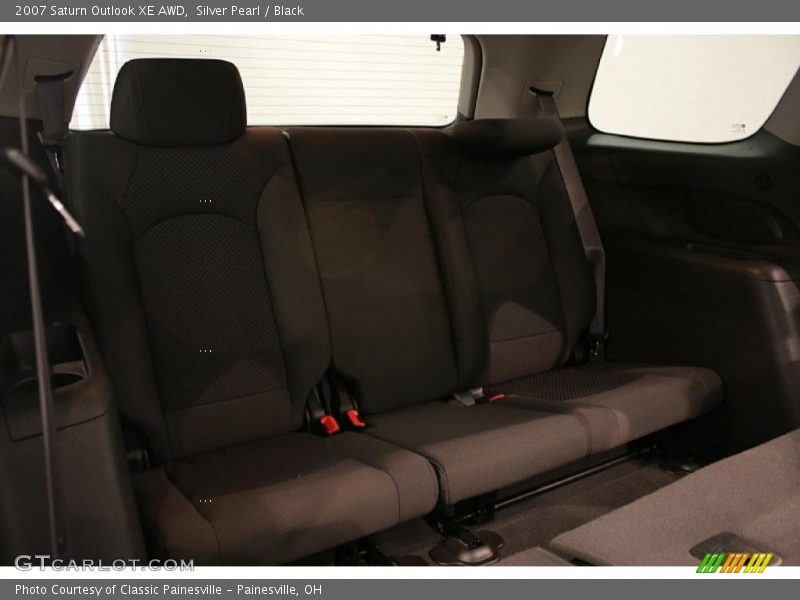Silver Pearl / Black 2007 Saturn Outlook XE AWD