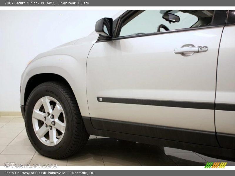 Silver Pearl / Black 2007 Saturn Outlook XE AWD