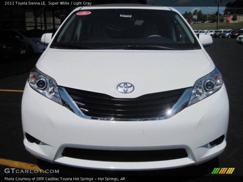 Super White / Light Gray 2011 Toyota Sienna LE