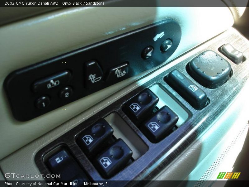Onyx Black / Sandstone 2003 GMC Yukon Denali AWD