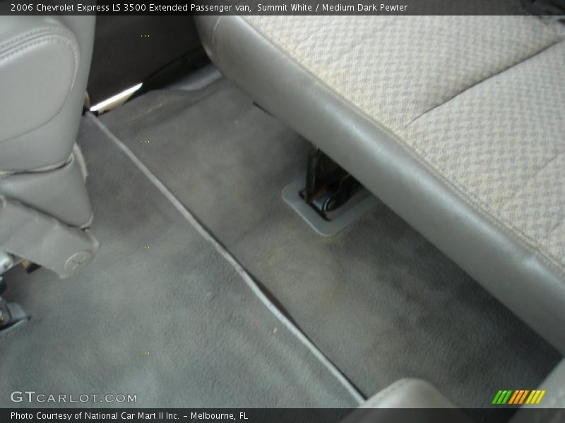 Summit White / Medium Dark Pewter 2006 Chevrolet Express LS 3500 Extended Passenger van