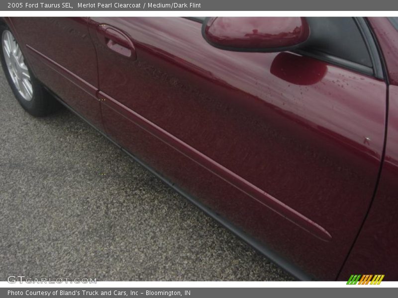 Merlot Pearl Clearcoat / Medium/Dark Flint 2005 Ford Taurus SEL