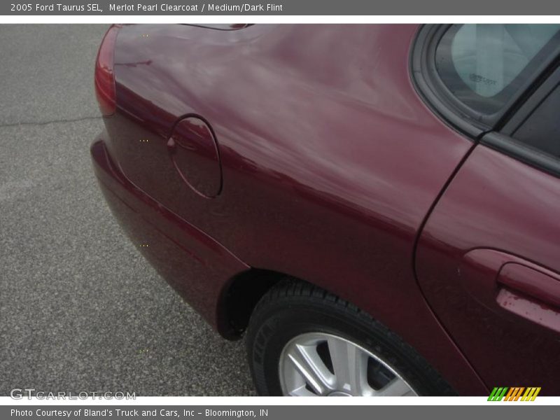 Merlot Pearl Clearcoat / Medium/Dark Flint 2005 Ford Taurus SEL