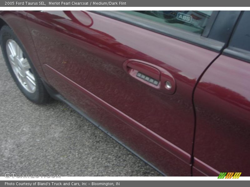 Merlot Pearl Clearcoat / Medium/Dark Flint 2005 Ford Taurus SEL