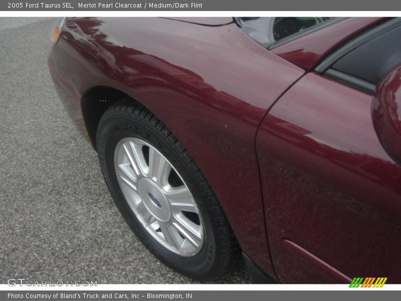 Merlot Pearl Clearcoat / Medium/Dark Flint 2005 Ford Taurus SEL