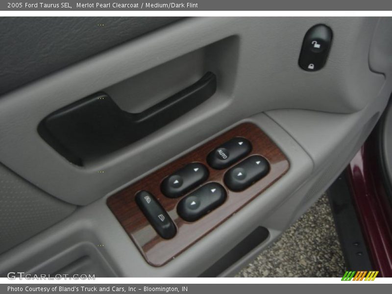 Merlot Pearl Clearcoat / Medium/Dark Flint 2005 Ford Taurus SEL