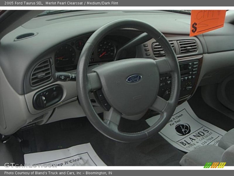 Merlot Pearl Clearcoat / Medium/Dark Flint 2005 Ford Taurus SEL