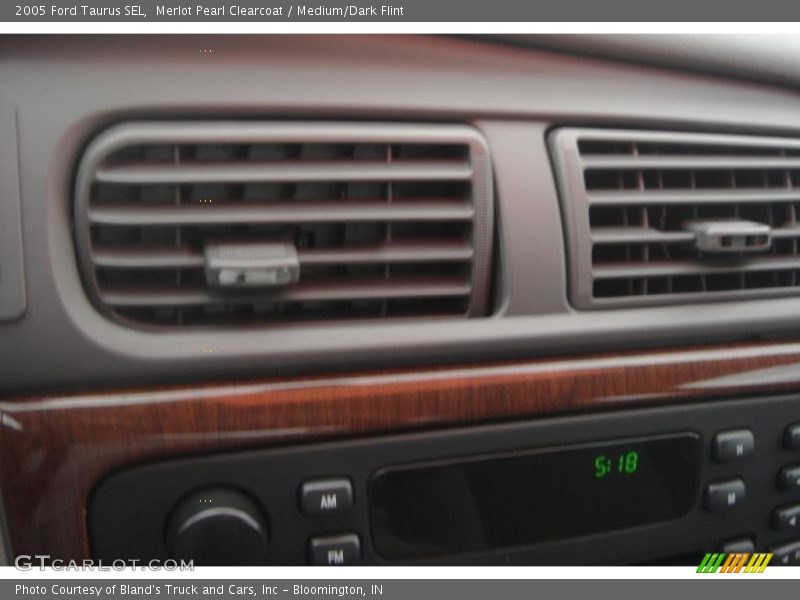 Merlot Pearl Clearcoat / Medium/Dark Flint 2005 Ford Taurus SEL