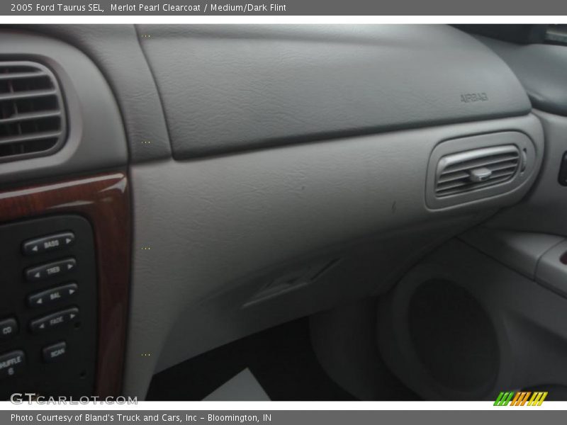 Merlot Pearl Clearcoat / Medium/Dark Flint 2005 Ford Taurus SEL