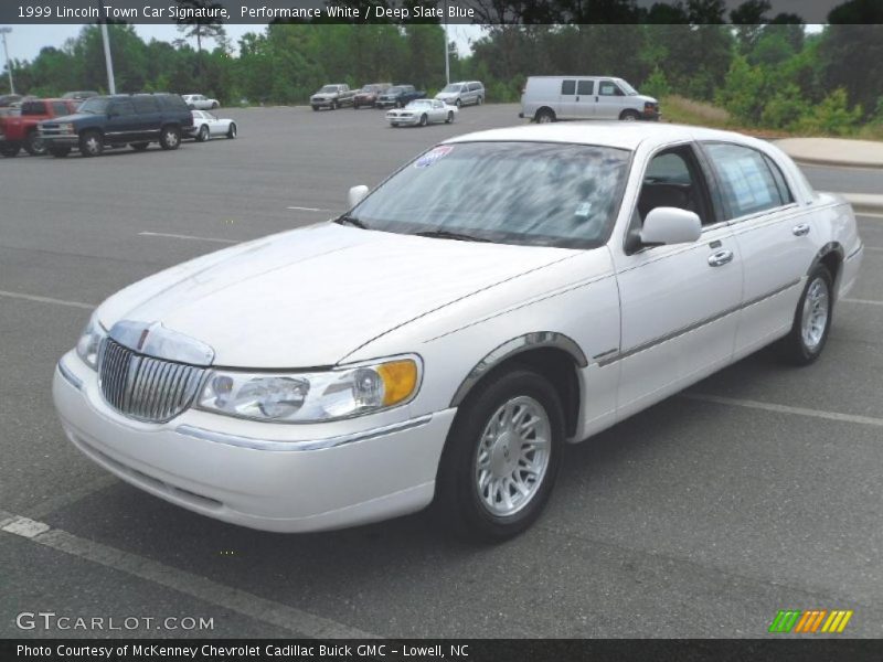 Performance White / Deep Slate Blue 1999 Lincoln Town Car Signature