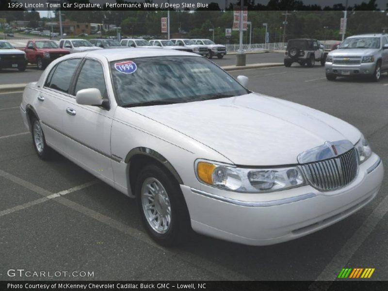 Performance White / Deep Slate Blue 1999 Lincoln Town Car Signature