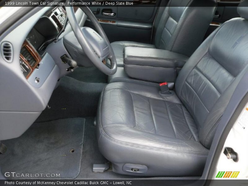 Performance White / Deep Slate Blue 1999 Lincoln Town Car Signature
