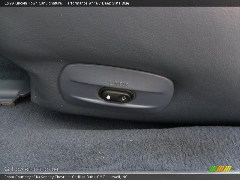 Performance White / Deep Slate Blue 1999 Lincoln Town Car Signature